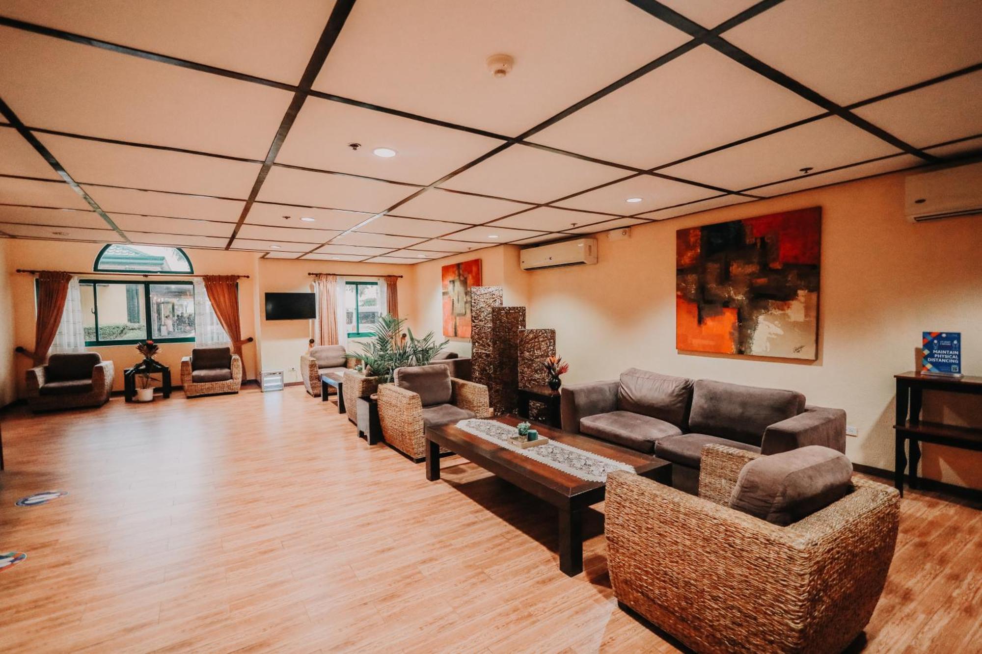 Microtel By Wyndham Cabanatuan Ngoại thất bức ảnh